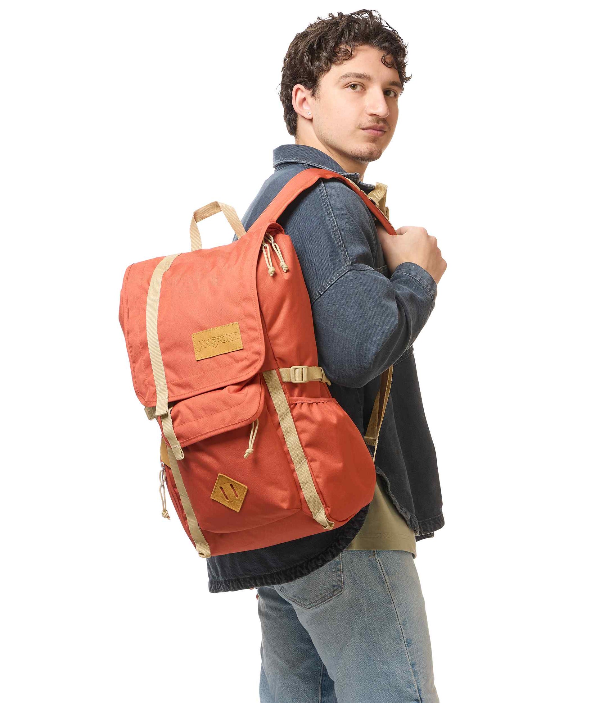 Hatchet - Dune Red | JanSport Europe
